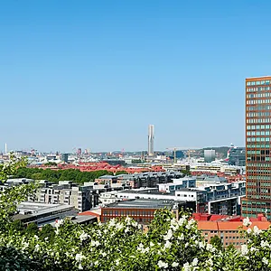 Utsikt över Göteborg med Gårda i förgrunden. Solig dag.