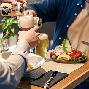 Räksmörgås i restaurangdelen i lobbyn på Spar Hotel Gårda i Göteborg.