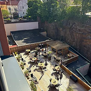 Frukost på somrig terrass på Spar Hotel Majorna i Majorna Göteborg.