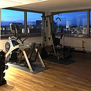 Gym med utsikt över Majorna på Spar Hotel Majorna i Göteborg.
